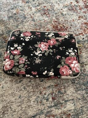 Floral Laptop Sleeve with Rose Print - Black & Pink